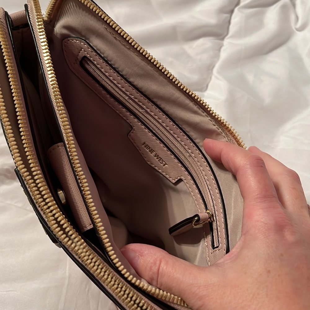Nine West crossbody - Picture 10 of 11